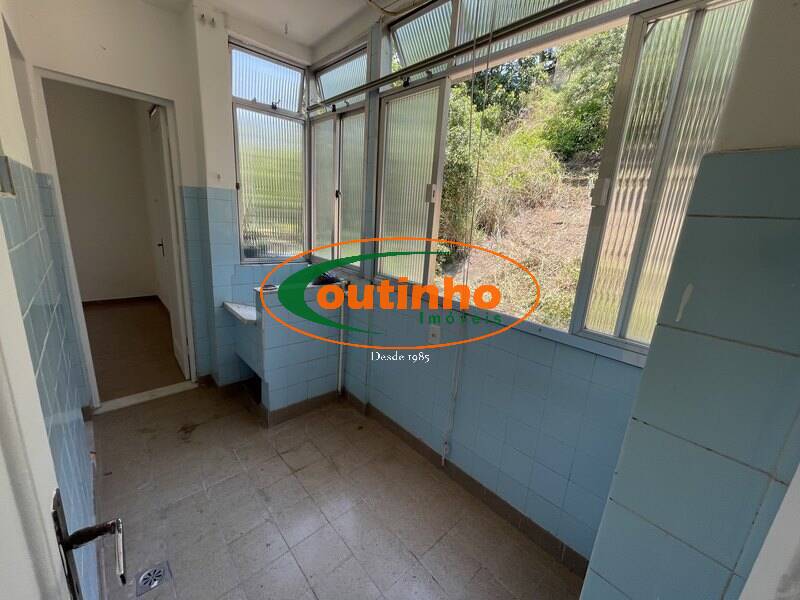 Apartamento à venda com 2 quartos, 65m² - Foto 32