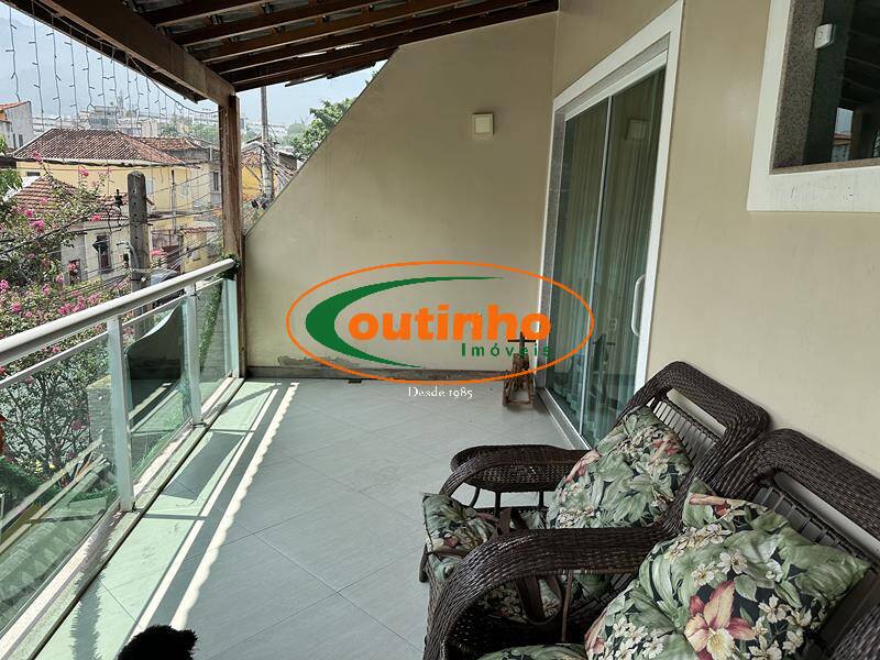 Casa à venda com 3 quartos, 220m² - Foto 2