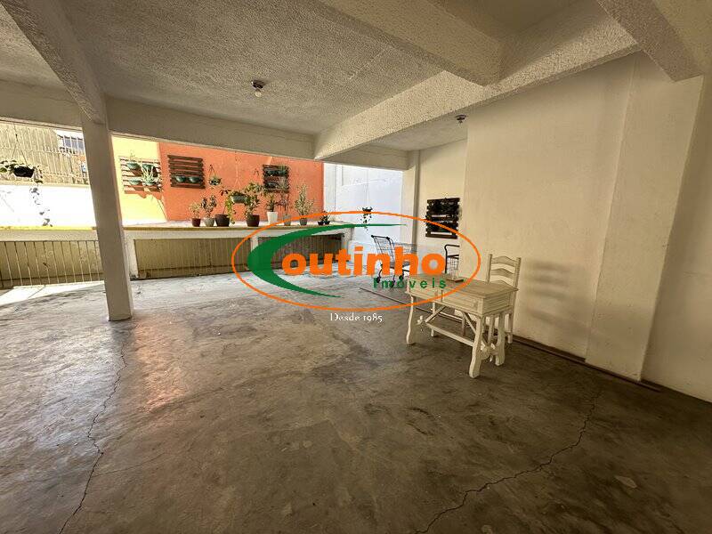 Apartamento à venda com 2 quartos, 74m² - Foto 32