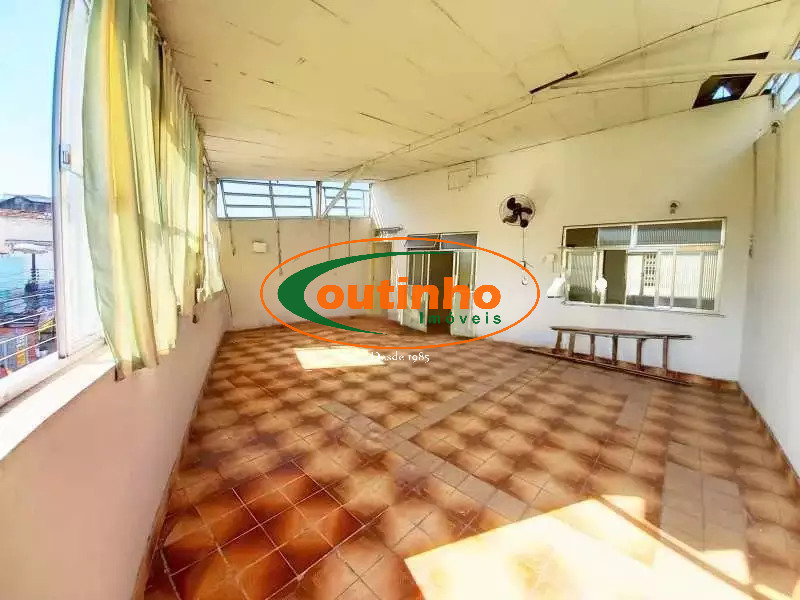 Cobertura à venda com 2 quartos, 150m² - Foto 2