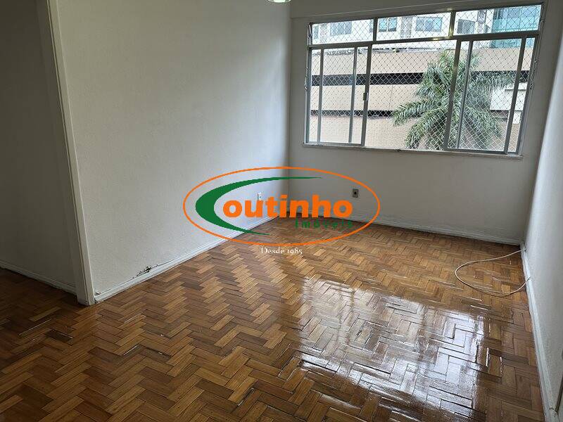 Apartamento à venda com 2 quartos, 70m² - Foto 3