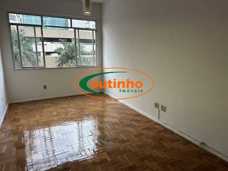 Apartamento à venda com 2 quartos, 70m² - Foto 2