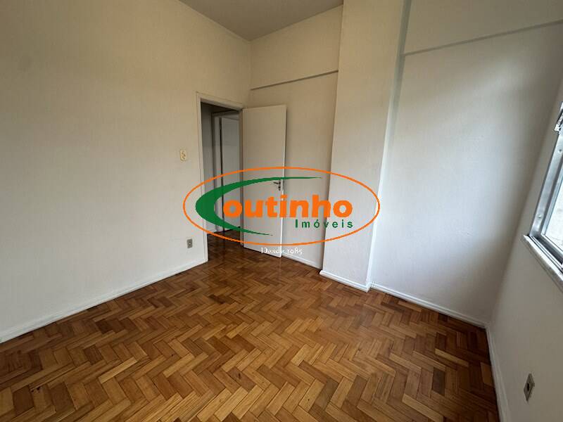 Apartamento à venda com 2 quartos, 70m² - Foto 11