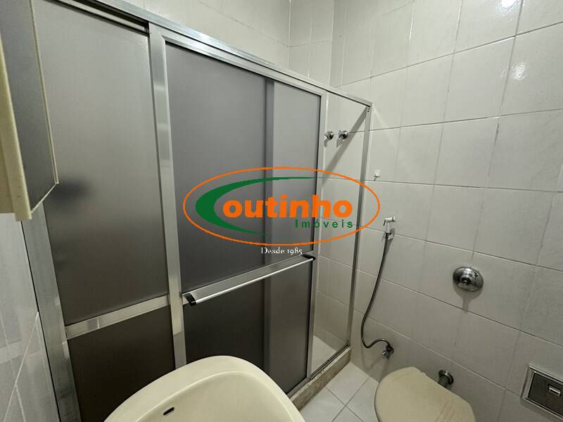 Apartamento à venda com 2 quartos, 70m² - Foto 12