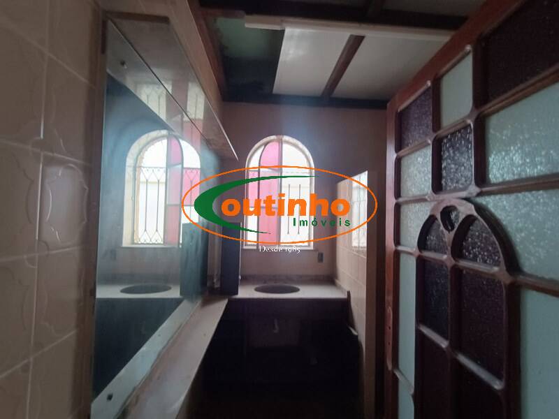 Casa à venda com 4 quartos, 328m² - Foto 32