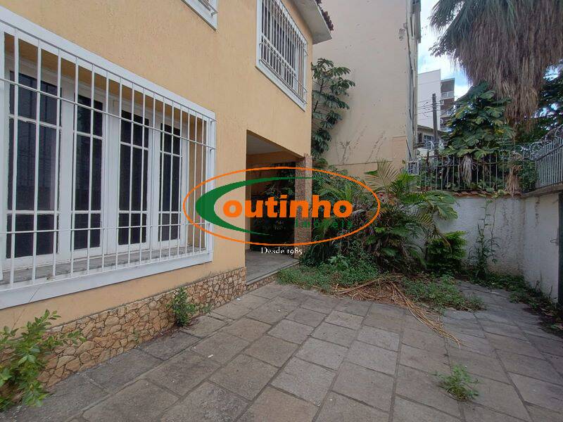 Casa à venda com 4 quartos, 328m² - Foto 1