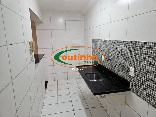 Apartamento à venda com 2 quartos, 65m² - Foto 37