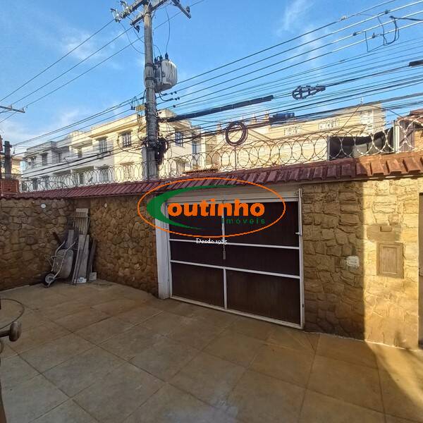 Casa, 4 quartos, 242 m² - Foto 1