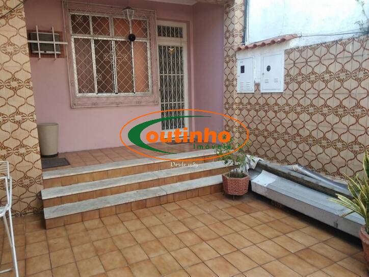 Casa à venda com 4 quartos, 250m² - Foto 2