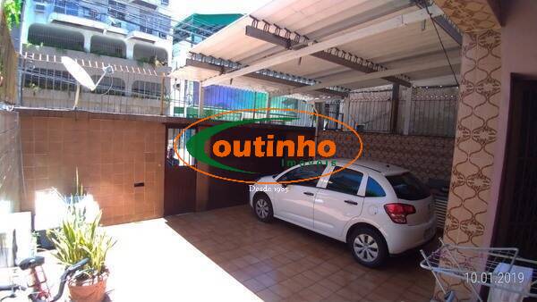 Casa à venda com 4 quartos, 250m² - Foto 1